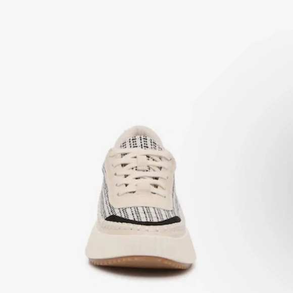 Dolce Vita Sneakers - Picture 2 of 9